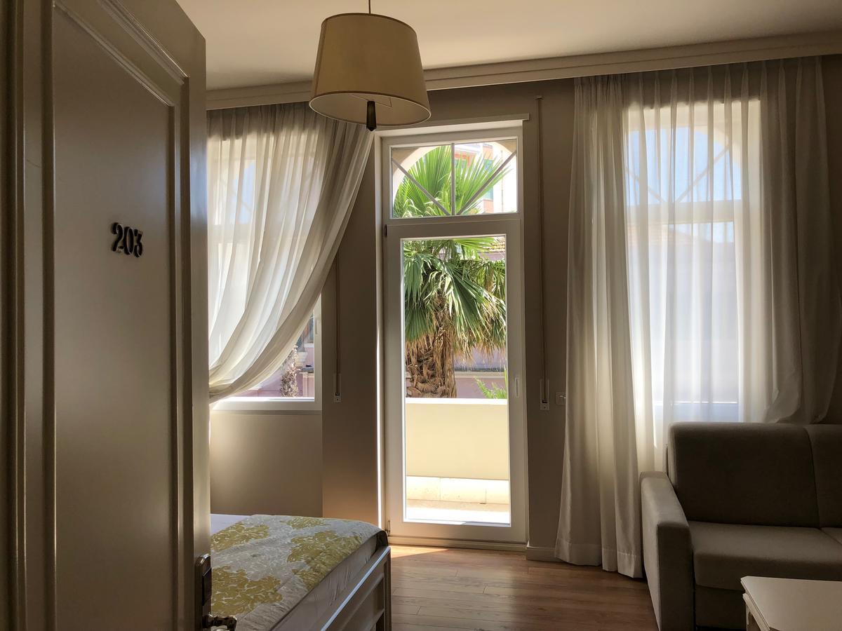 แอมฟิเทียตรี บูติก โฮเทล เดอร์เรส Hotel ดูร์เรส ภายนอก รูปภาพ