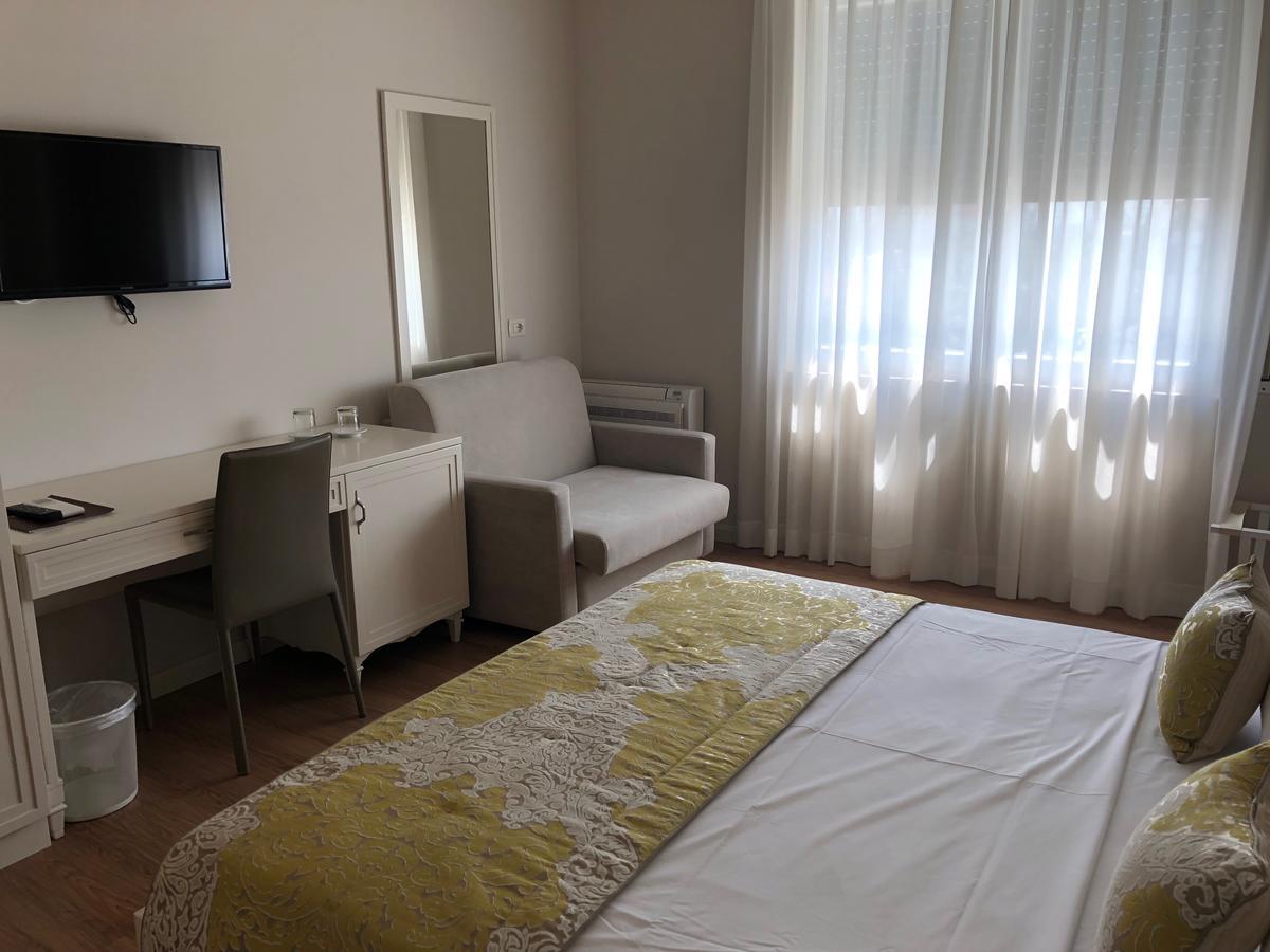 แอมฟิเทียตรี บูติก โฮเทล เดอร์เรส Hotel ดูร์เรส ภายนอก รูปภาพ