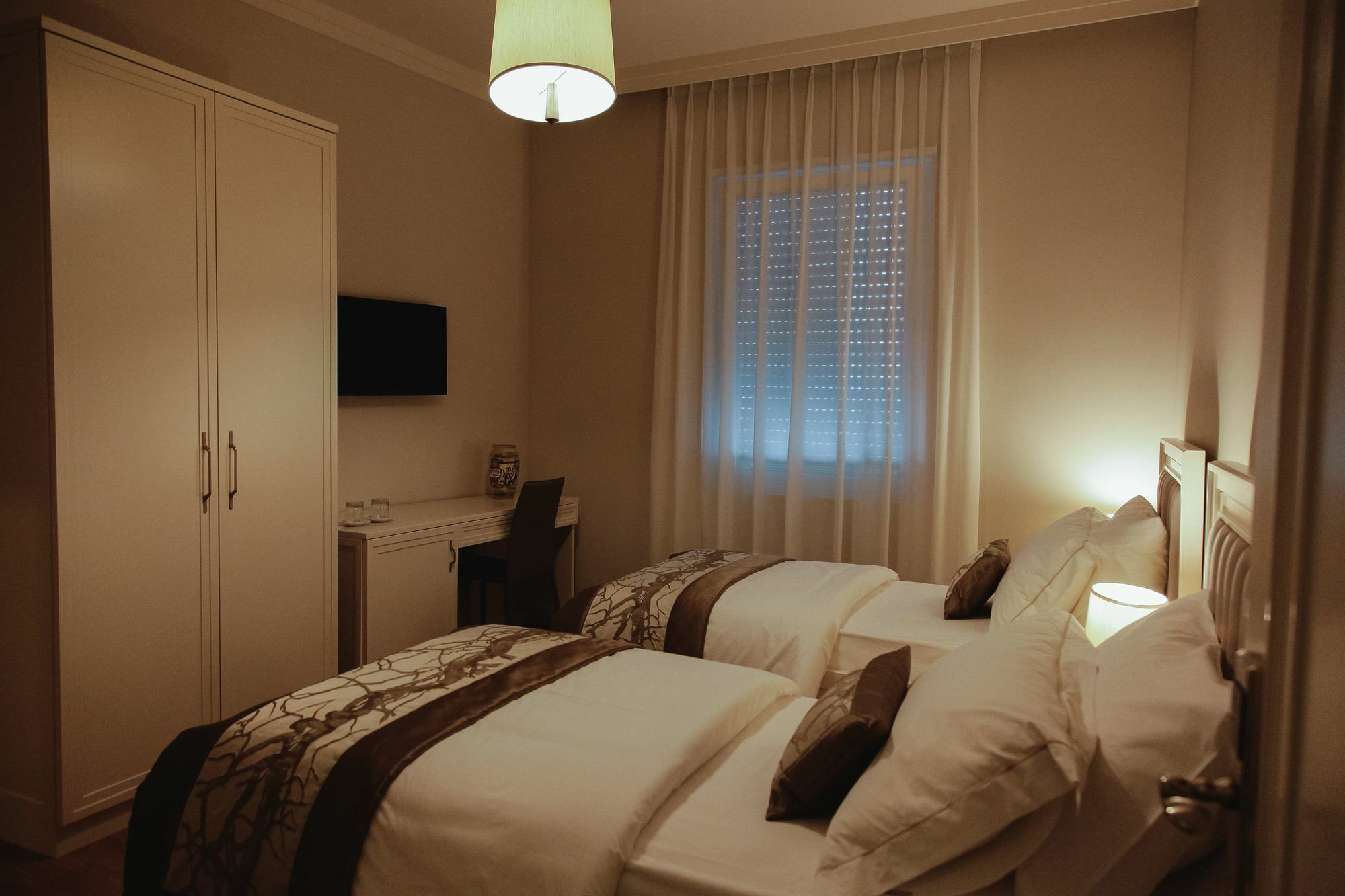 แอมฟิเทียตรี บูติก โฮเทล เดอร์เรส Hotel ดูร์เรส ภายนอก รูปภาพ