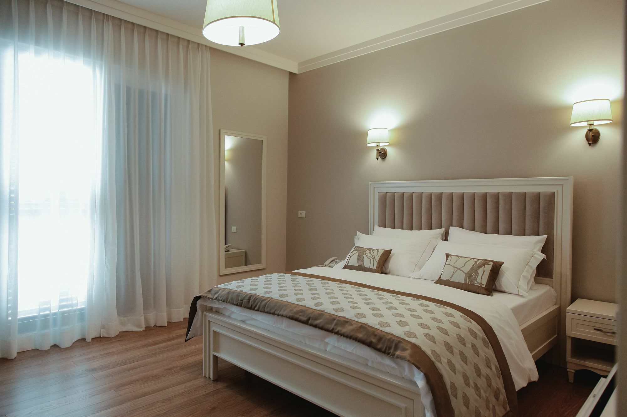แอมฟิเทียตรี บูติก โฮเทล เดอร์เรส Hotel ดูร์เรส ภายนอก รูปภาพ